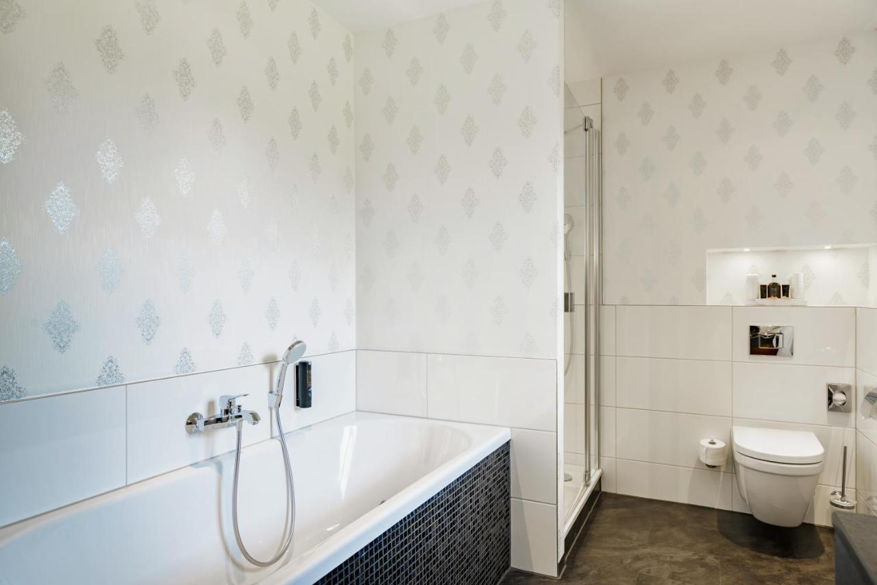 Schlosshotel Weyberhoefe Hoesbach Luaran gambar